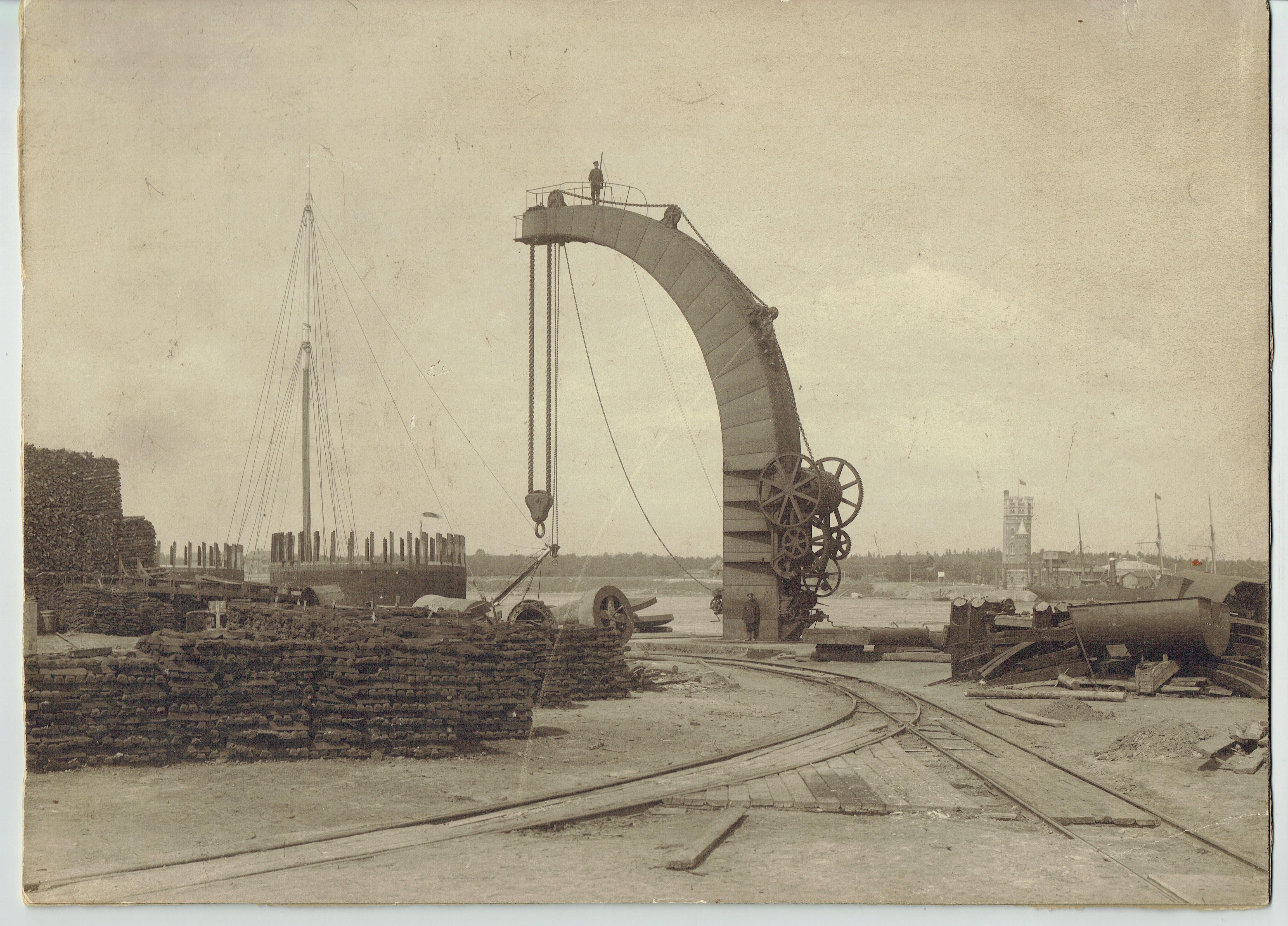 Фотография. 75 - тонный береговой кран. 1912 г.