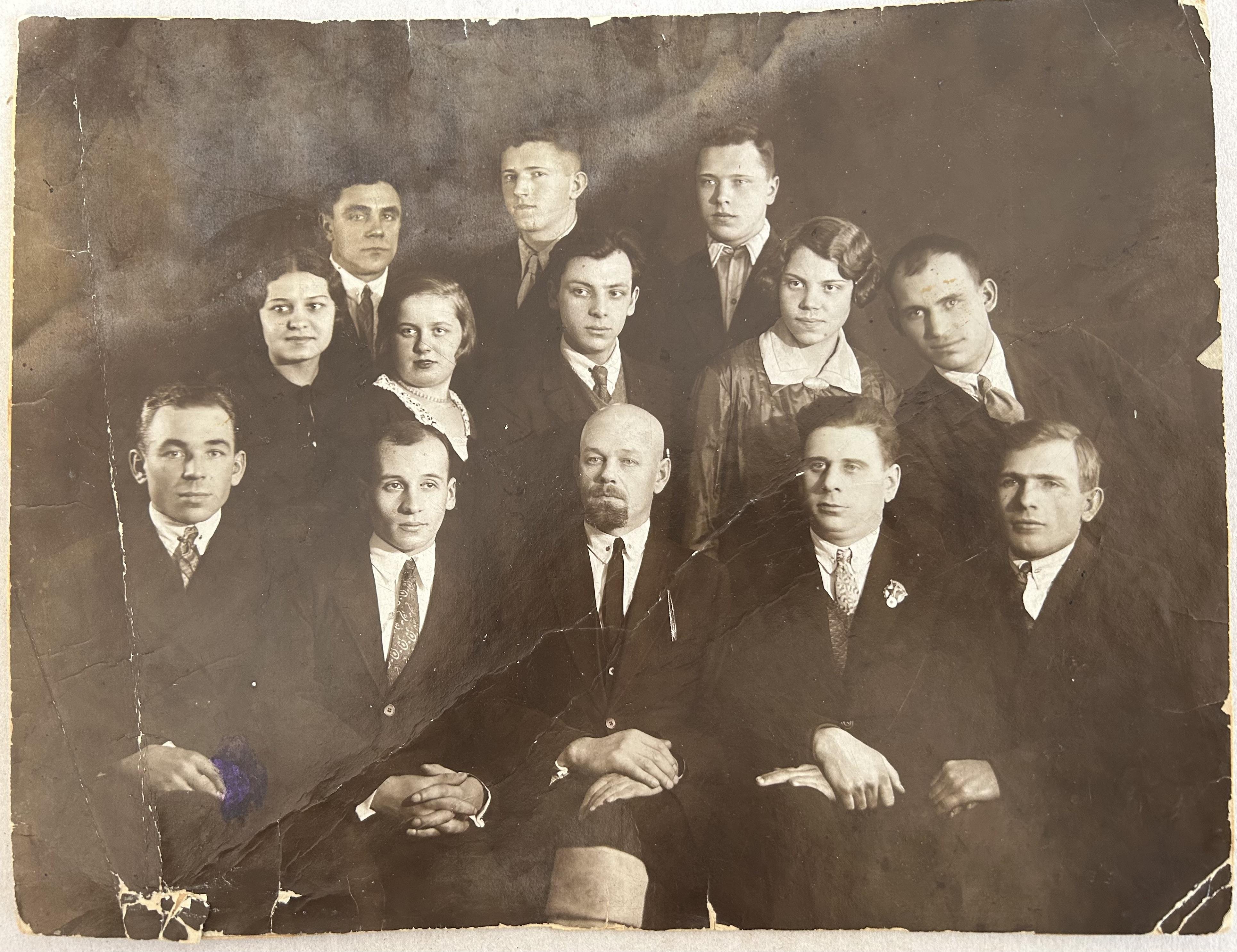 Фотография. Работники цеха №46 завода «Большевик». 1931 г.