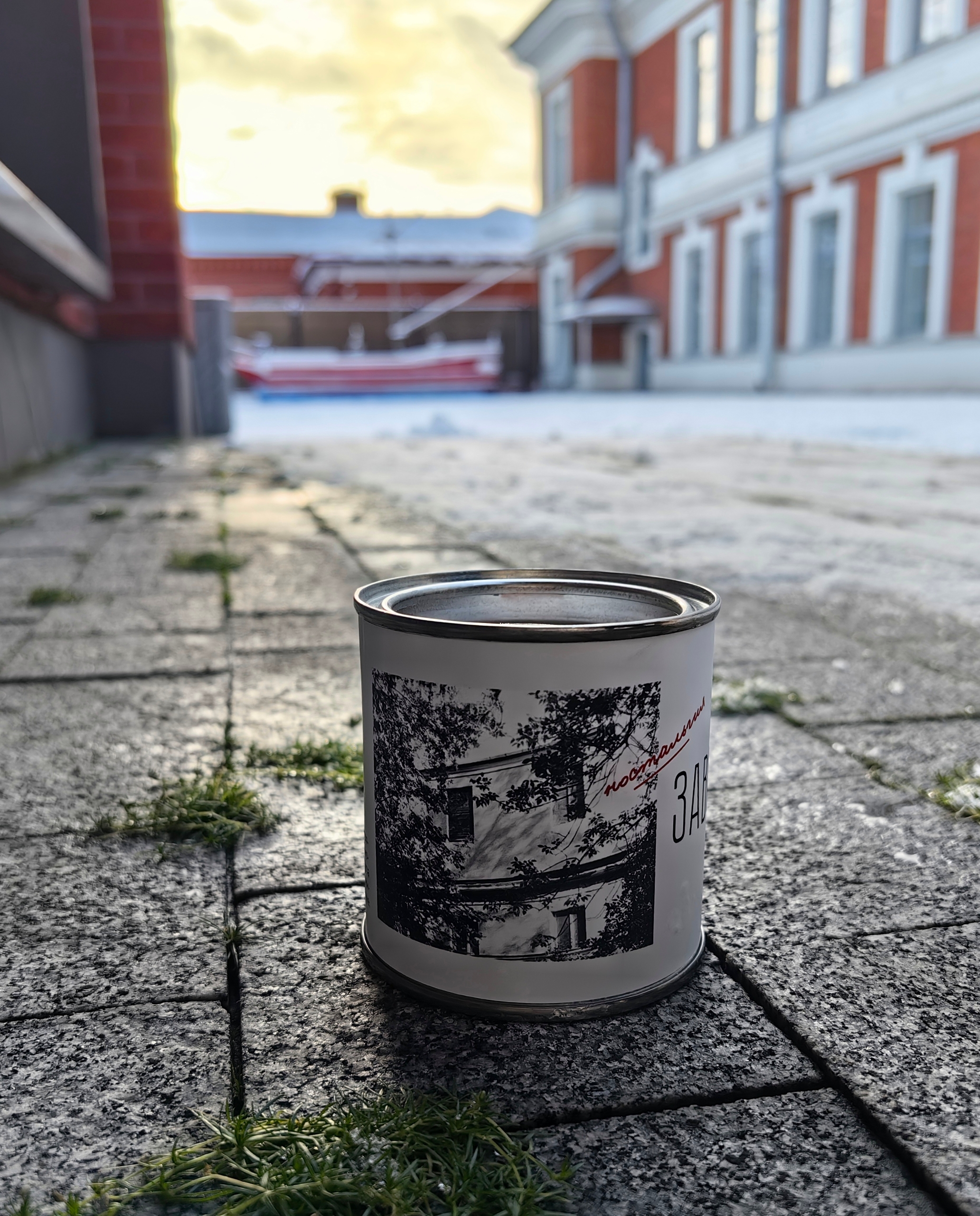 "Заводской дворик" ароматическая свеча