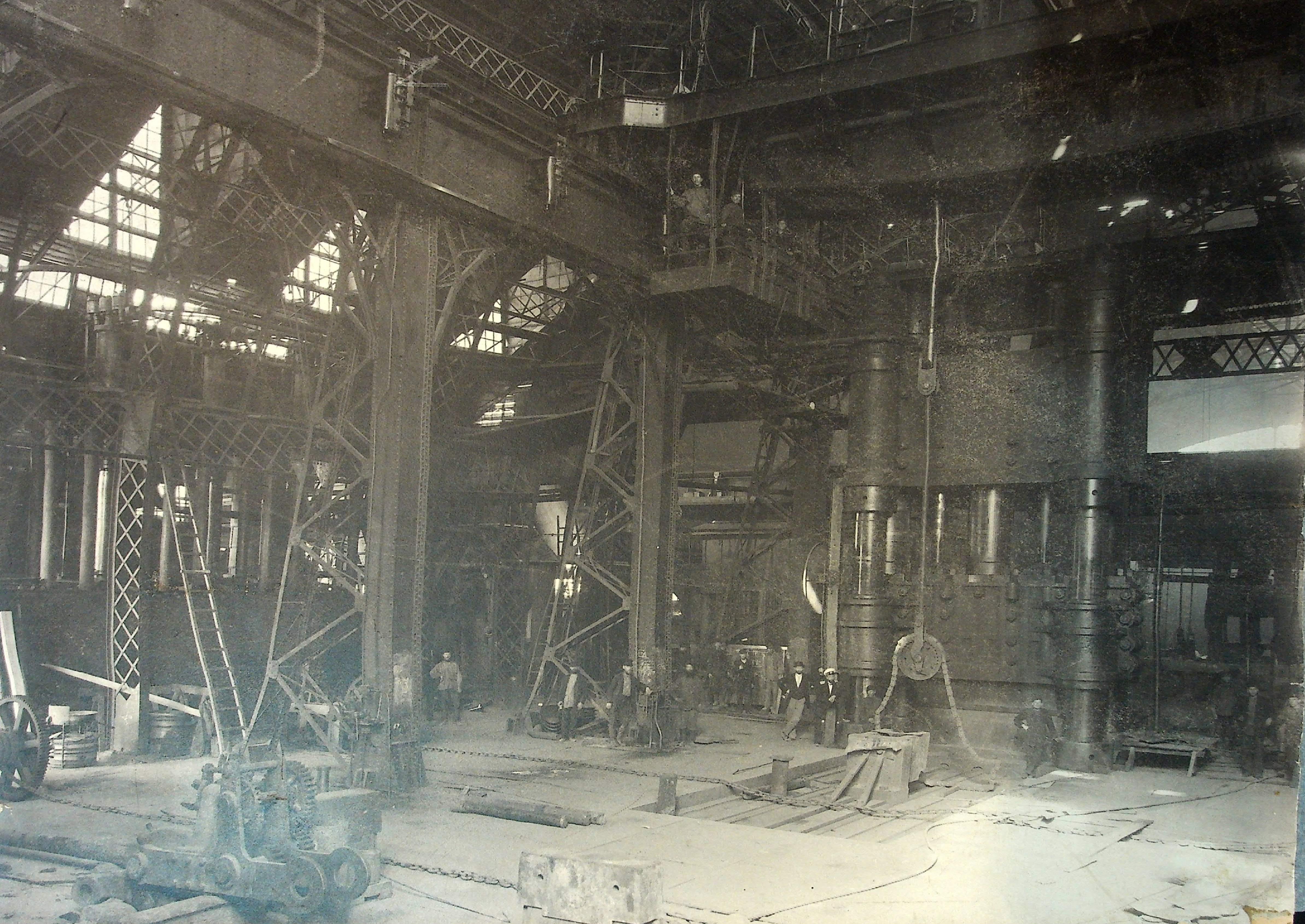 Фотография. Молотовая мастерская и паровой ковальный пресс  в 7,5 т. 1912 г.