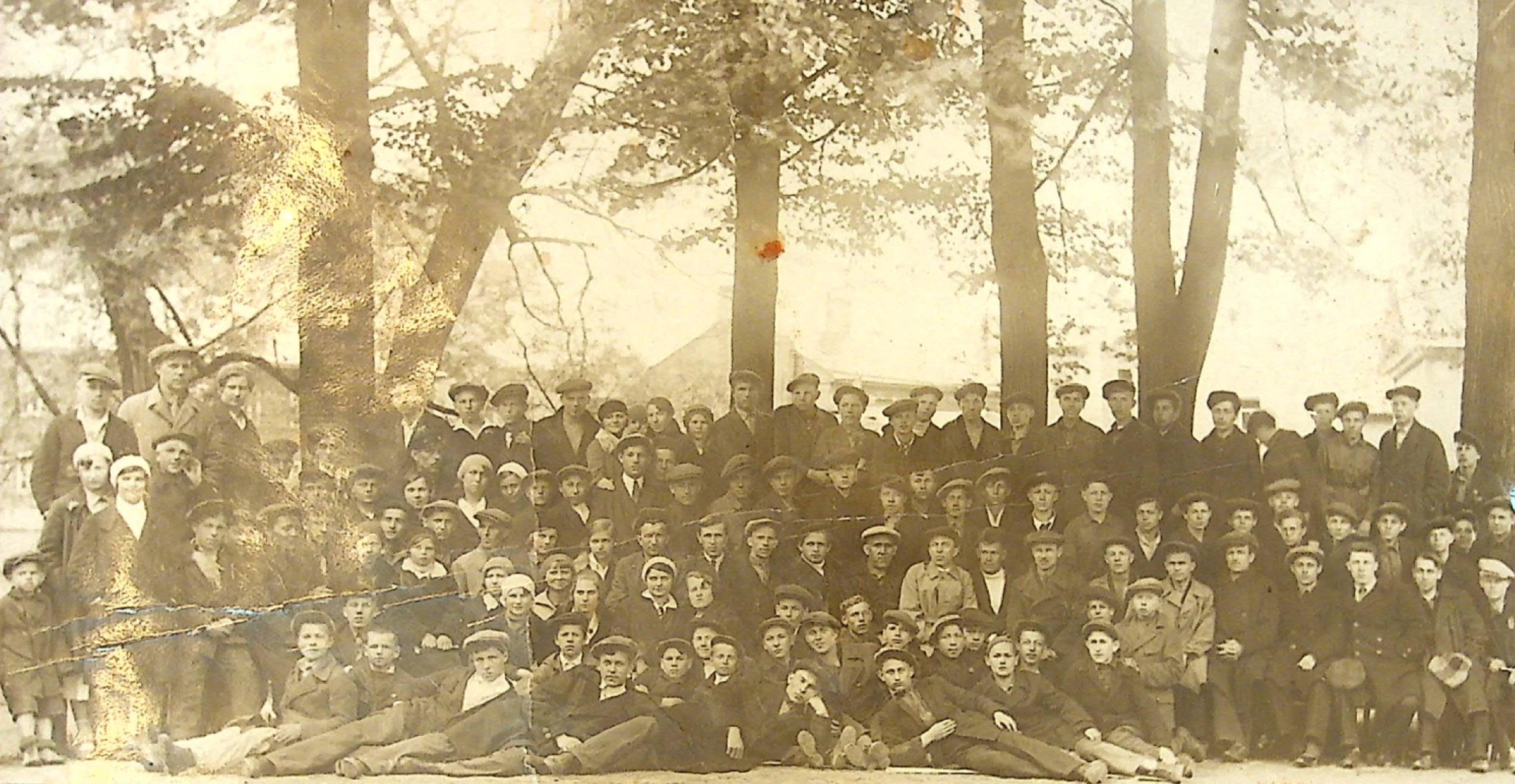 Фотография. Военно-революционный комитет Обуховского района в октябре 1917 г. 10.10.1934 г.