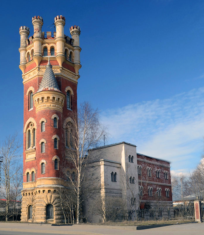 Водоподъемная (пристрелочная) башня  Обуховского завода  на правом берегу Невы